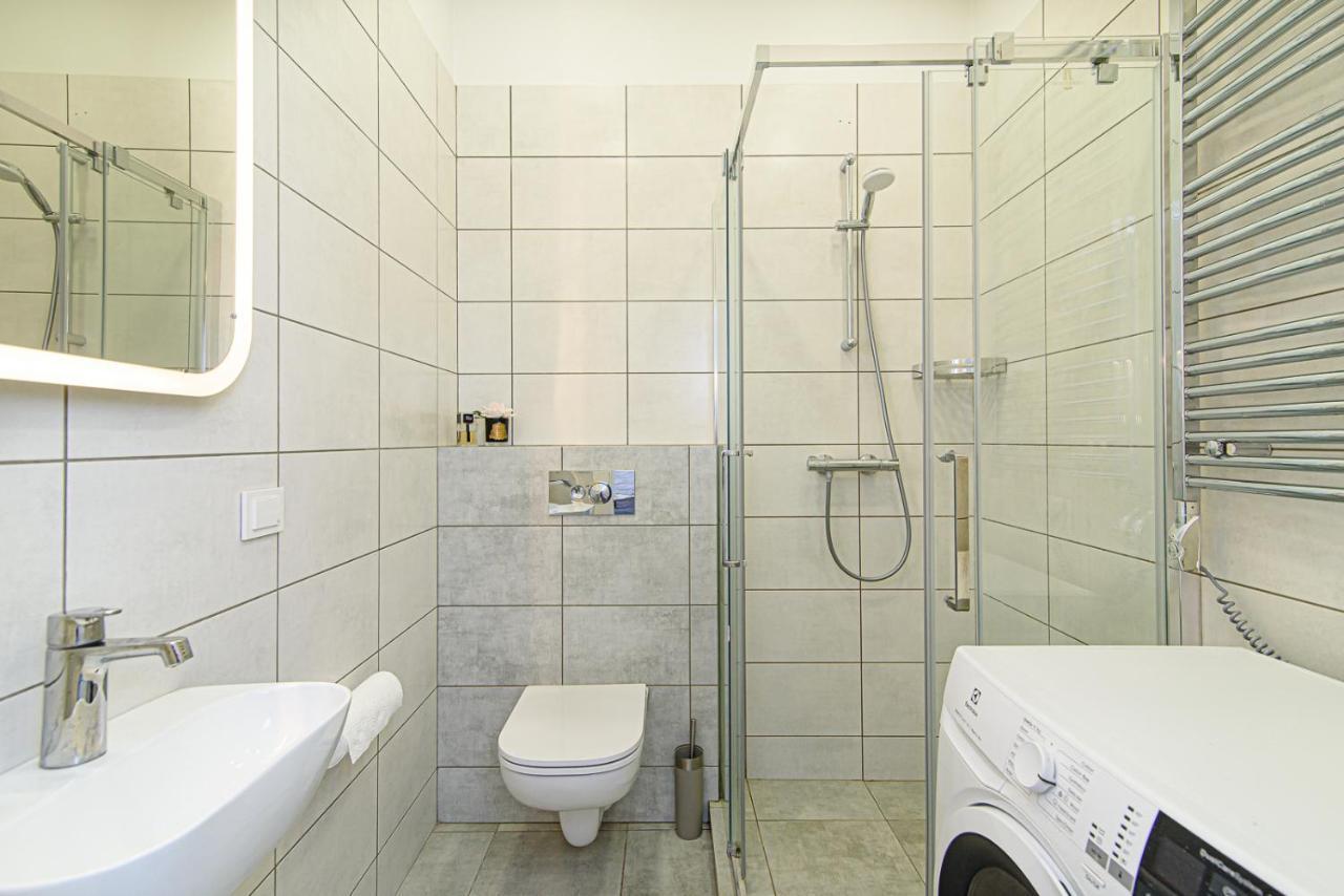 Welcoming Studio In Historic Vilnius With Free Parking By Urban Rent Apartment Ngoại thất bức ảnh